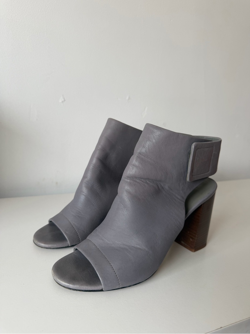 Vince Gray Leather Open-Toe Block Heel Sandals 7